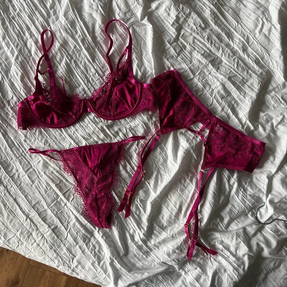 3 Piece Lingerie Set - Bra, Garter, Thong - Yandy - Picture 3 of 5